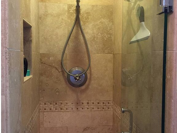 2nd image of 940 1/2 Hilldale Ave #940-1/2