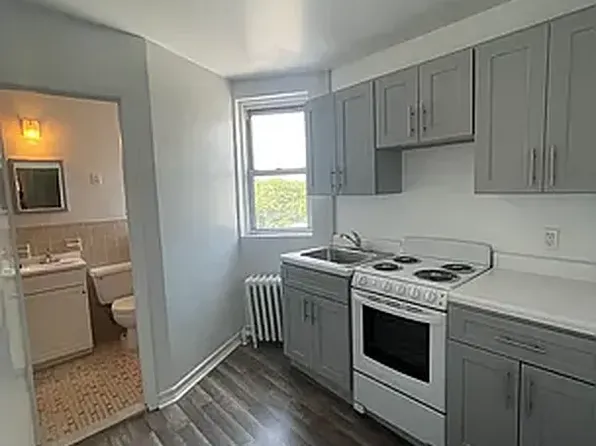 725 11th Avenue image 6 of 13