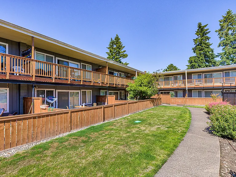 Camille Court Apartments — Photo 14