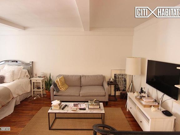 4th image of 160 7th Ave #601