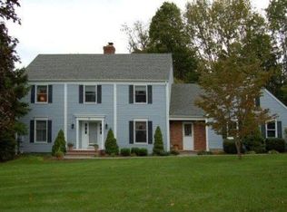11 Elm St, Chester, NJ 07930