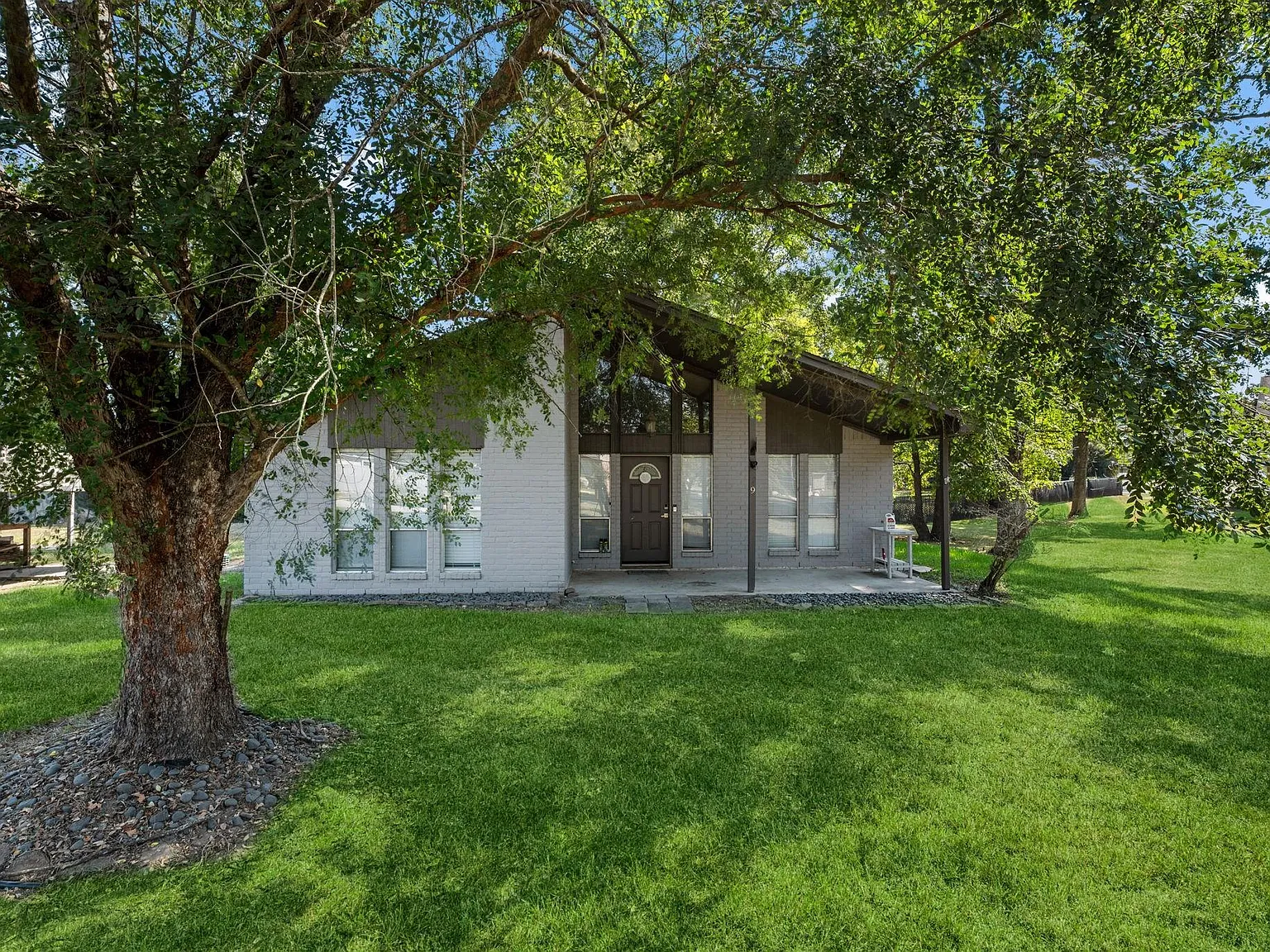 2 bed, 1.5 bath, 855 sqft, $1,500 — Photo 1