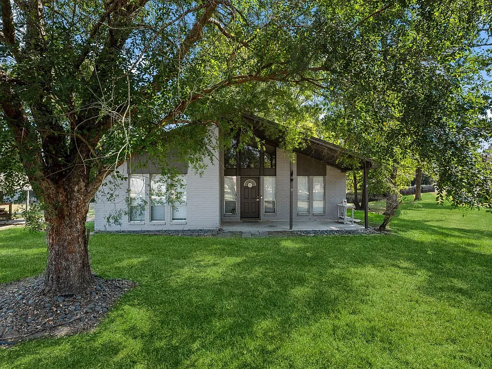9 McClellan Cir