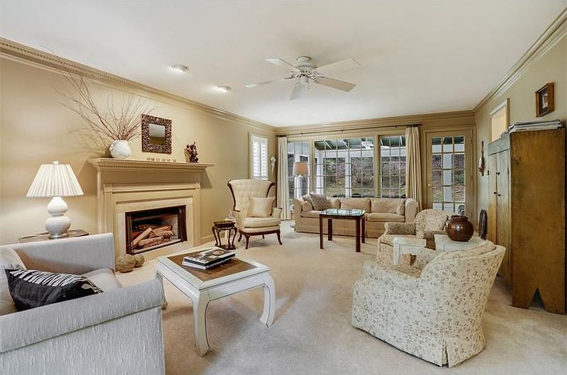 1st image of 8 Red Oak Dr