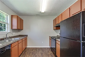 1180 Acorn Dr — Photo 2