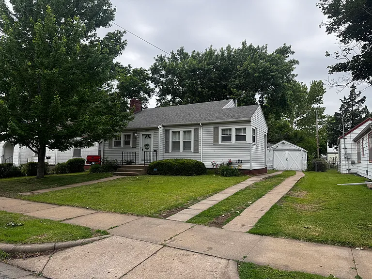 1304 Pershing St — Photo 2