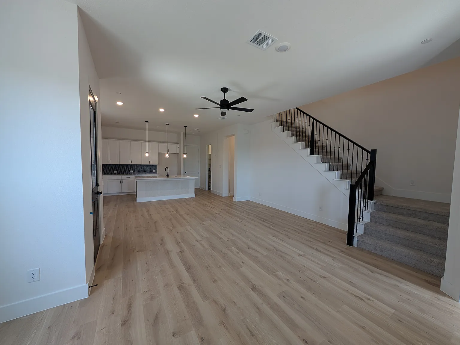 1228 Eureka Springs St — Photo 3