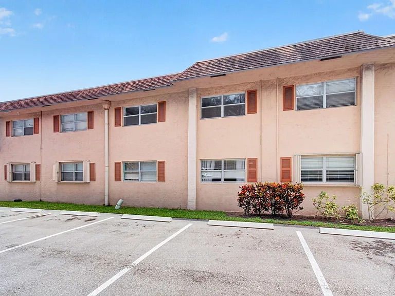 450 SW 2nd Ave #205 — Photo 40