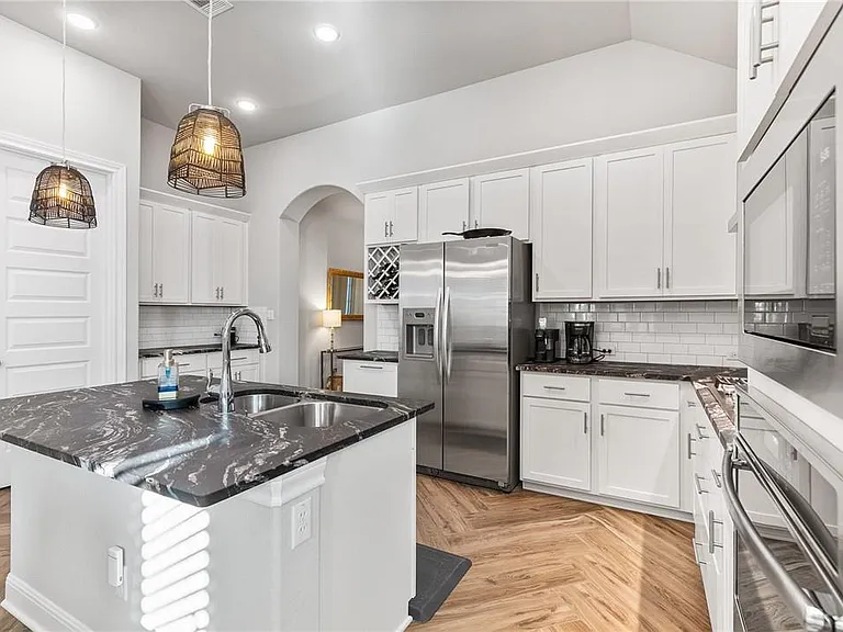 2925 Mossy Springs Dr — Photo 8