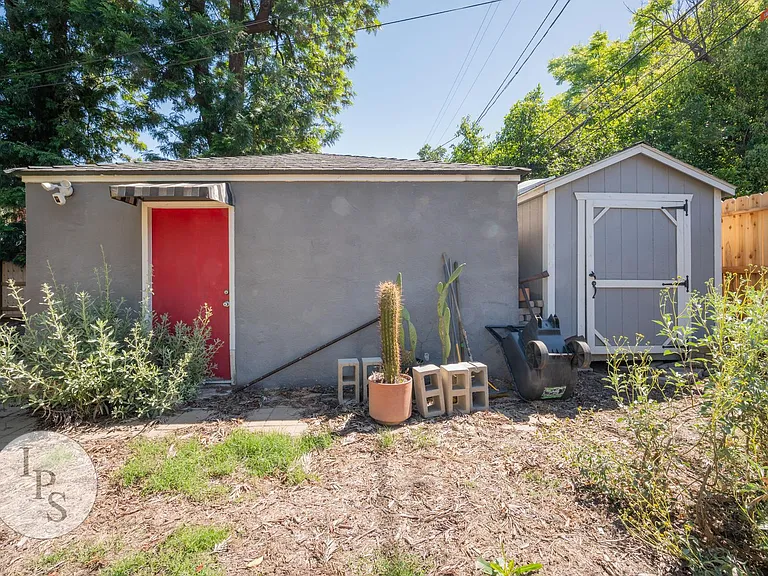 210 E Harvard Ave — Photo 29