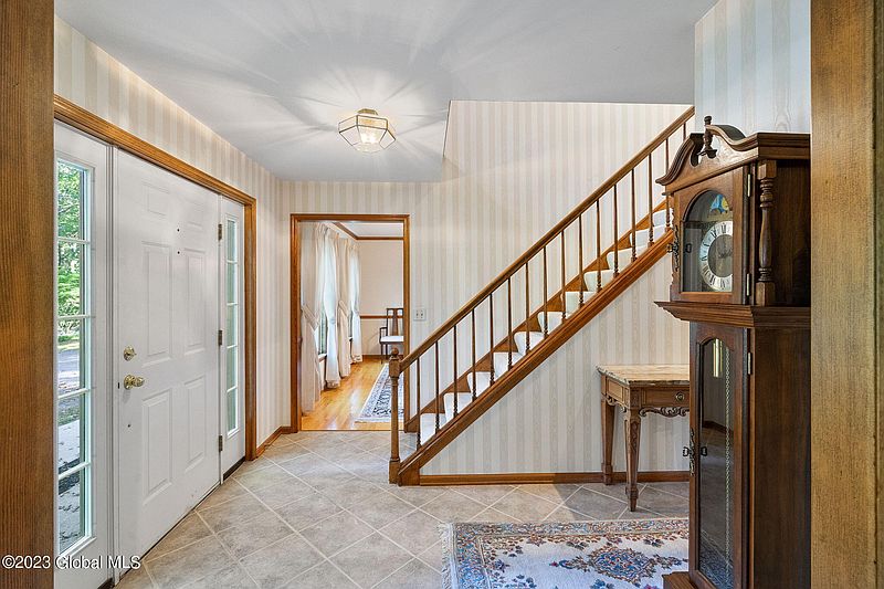5th image of 10 W Berkshire Drive