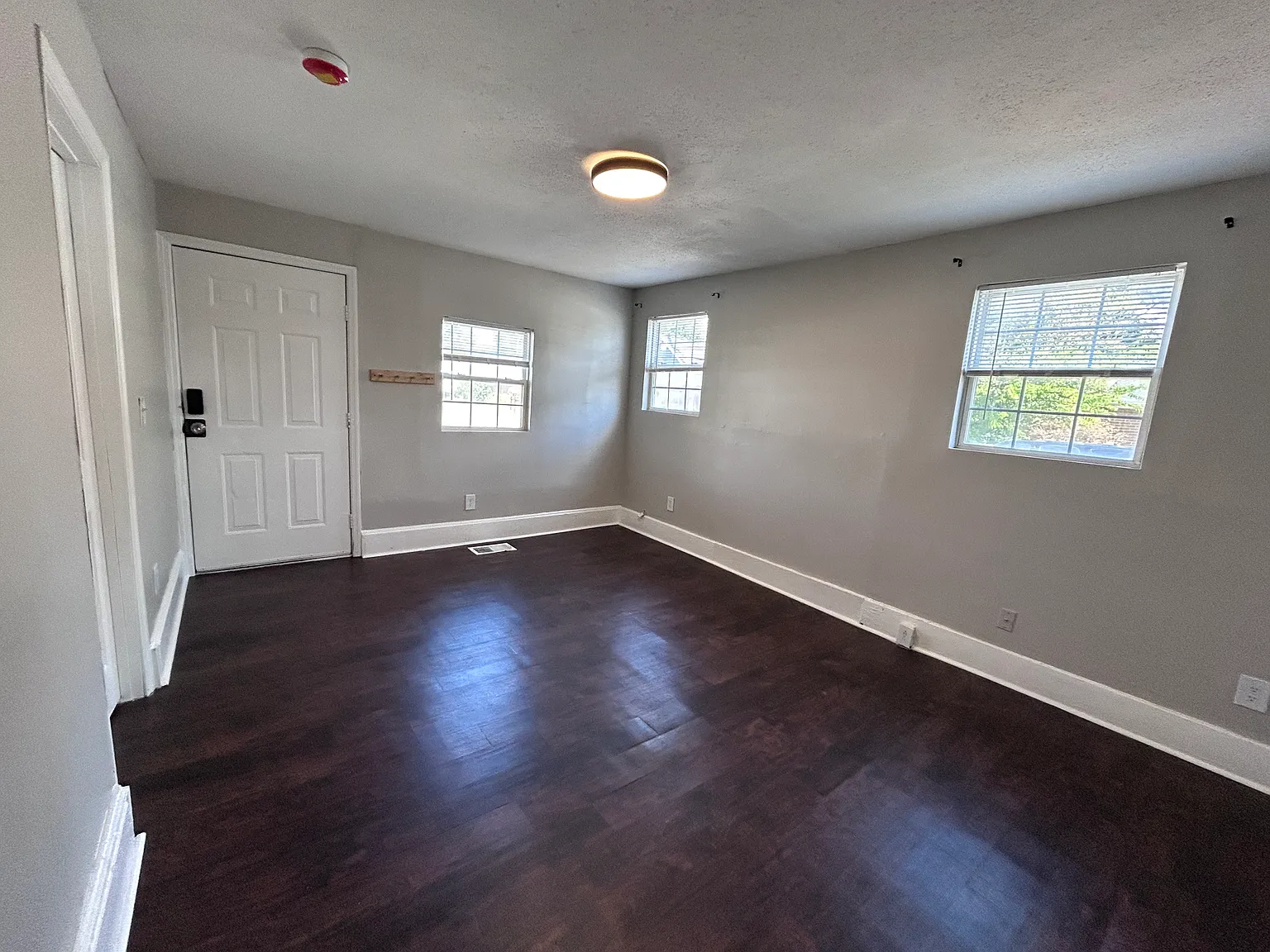 2 bed, 762 sqft, $1,200 — Photo 2