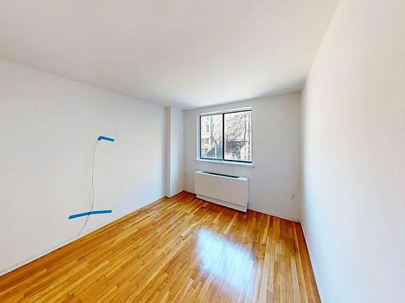 5th image of 433 W 43rd St APT 6A