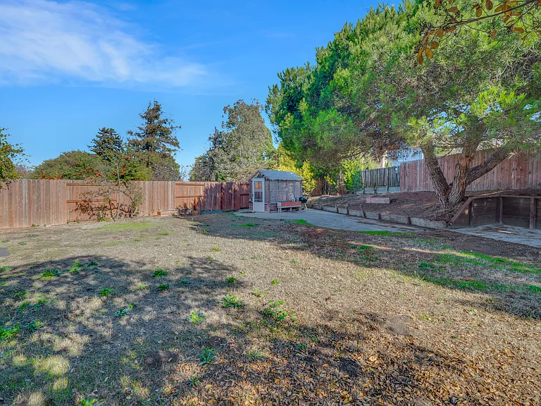 Cypress Ave — Photo 26