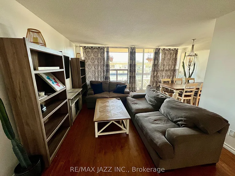 55 William St E #716 — Photo 8