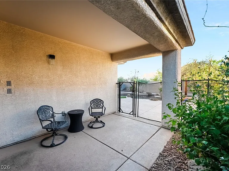 2676 Lochleven Way — Photo 77