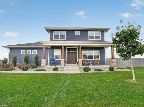 2208 Ashworth Dr, Cedar Falls, IA 50613