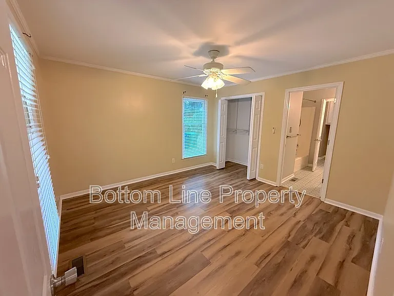 317 Treeline Dr — Photo 10