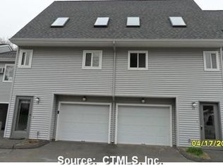 17 Chelsea Ln, East Granby, CT 06026