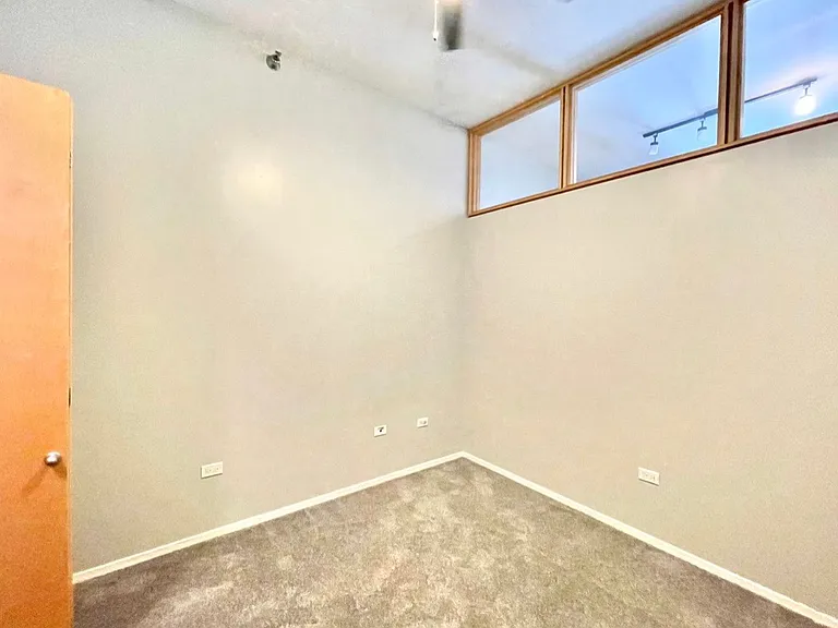 1201 W Adams St #611 — Photo 3