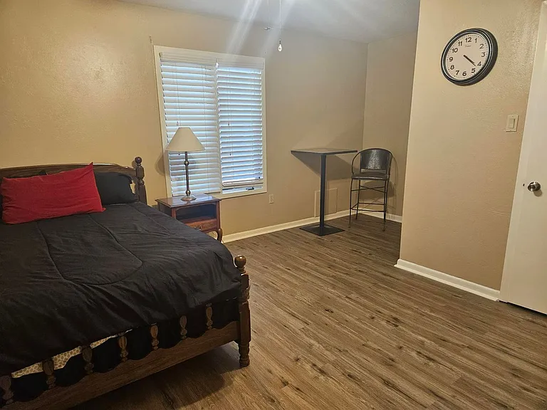 2711 Greenbriar Dr #A — Photo 24