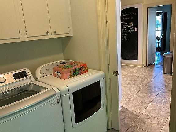 5th image of 3760 Oakley Ave