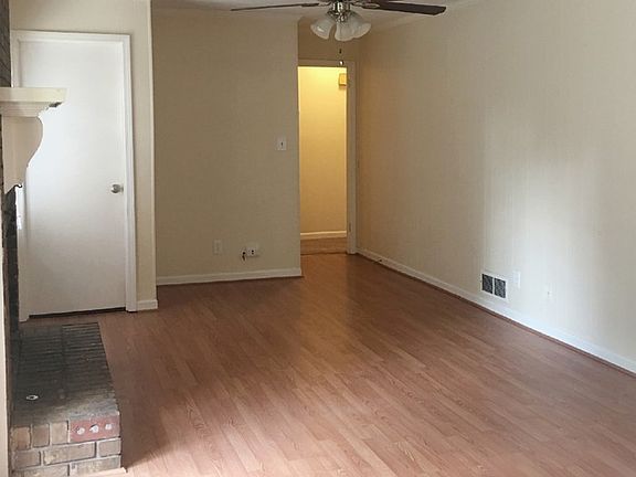 3rd image of 3209 Larkspur Cir