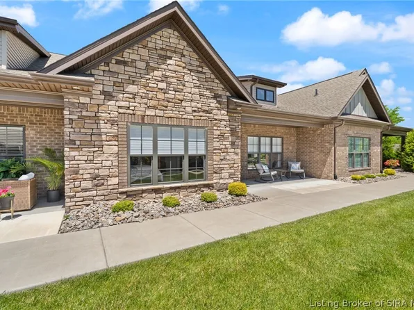 902 Glenwood Gardens Drive, Sellersburg, IN 47172
