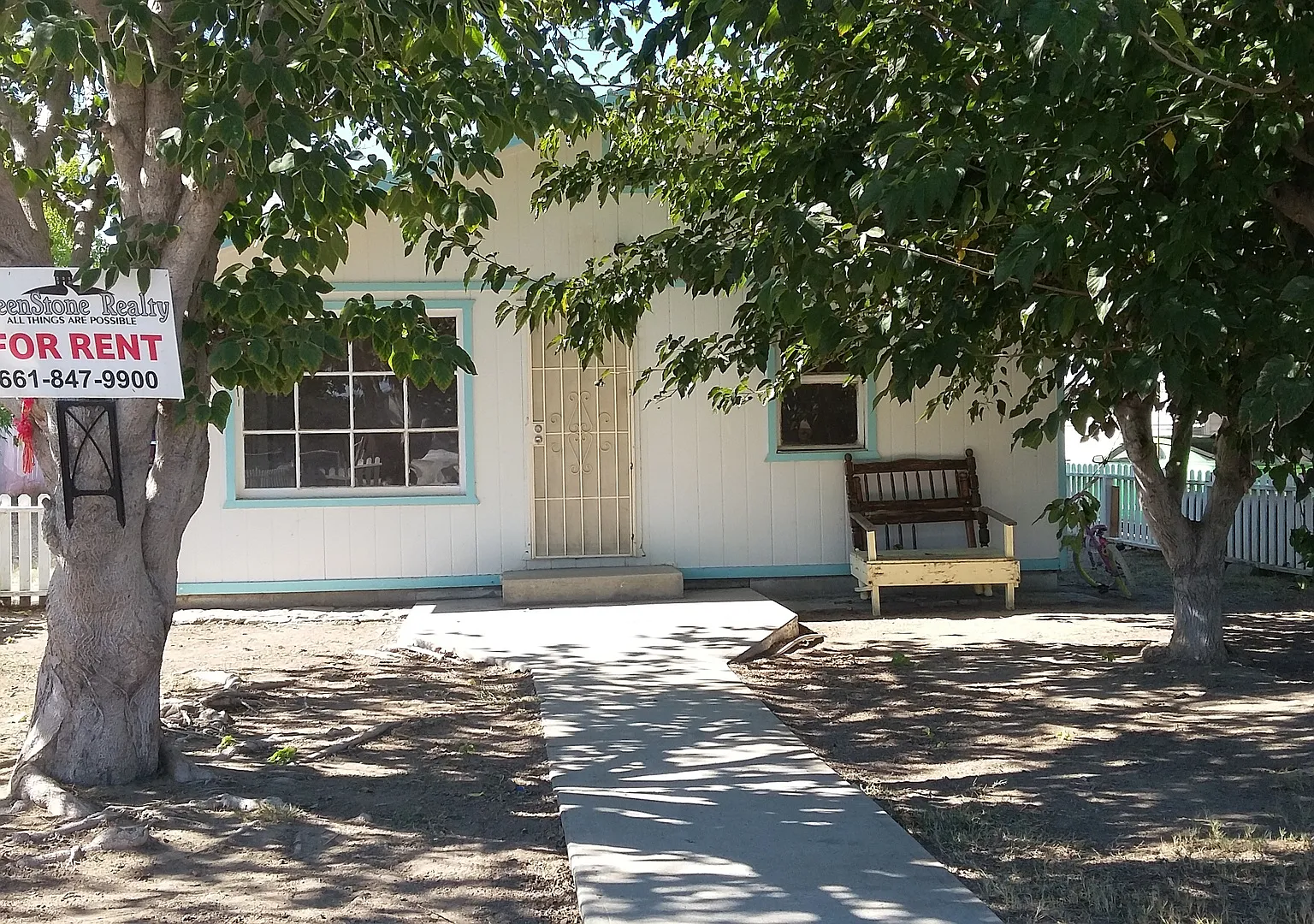 Available Now 3 Bed 1 Bath In Taft Ca — Photo 1