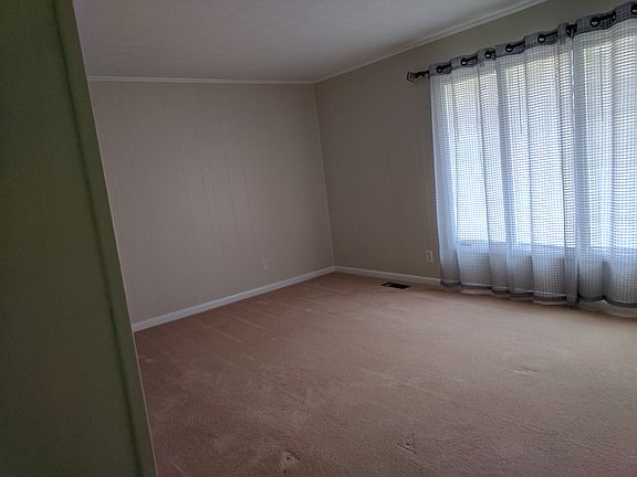 5th image of 324 Rock Valley Dr