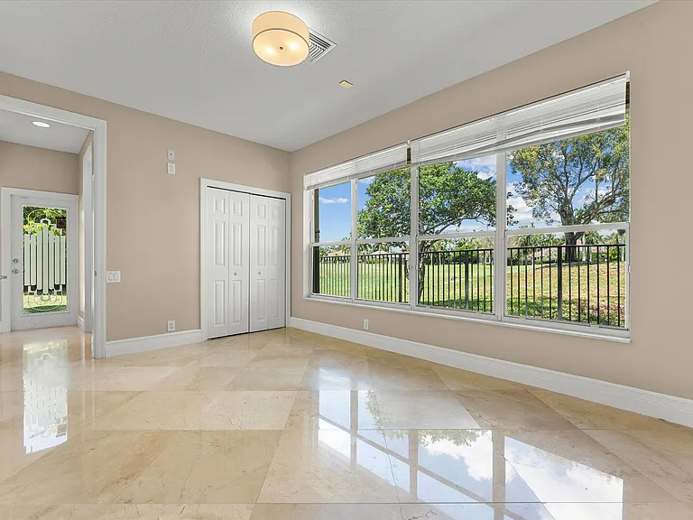 2579 Mayfair Ln — Photo 23