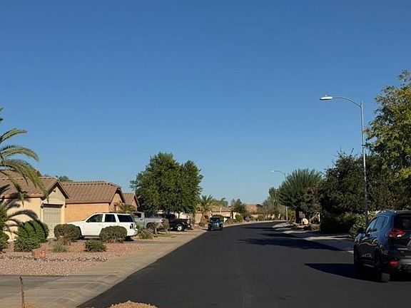 Exterior Neighborhood (street photo)