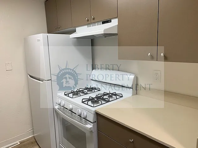 1041 S Hutchins St #3 — Photo 4