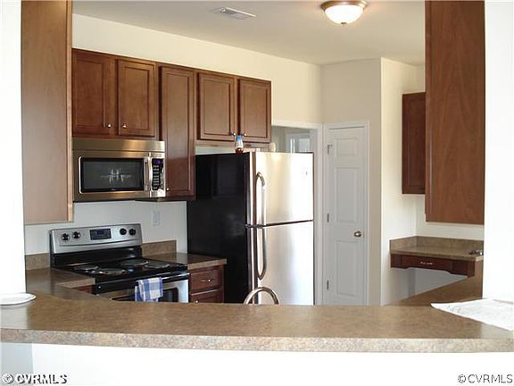 3rd image of 471 Chanticleer Dr