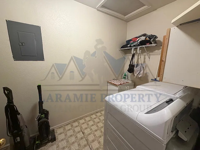 1905 Alsop Ln — Photo 21