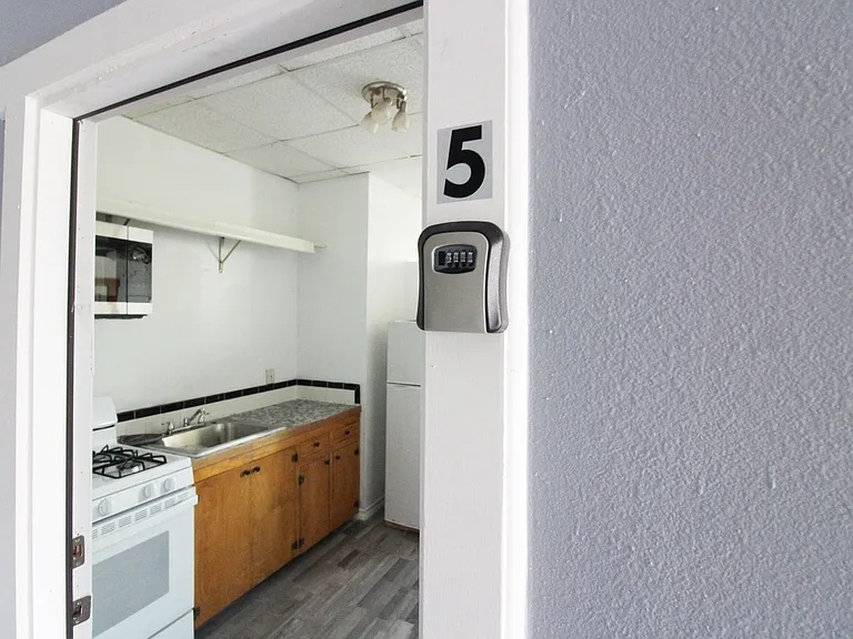 803 Upson Dr #5 — Photo 2