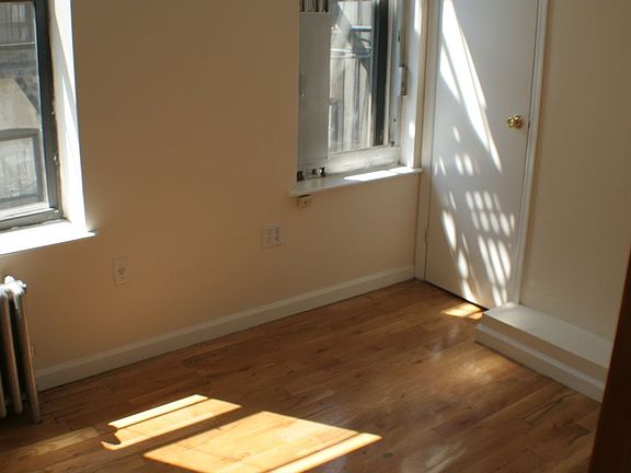 5th image of 622 E 11th St APT 23