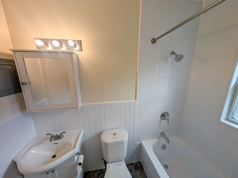 1A Vermont Ave #36 — Photo 6