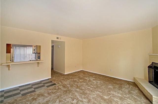 1st image of 429 Woodlawn Ave APT B