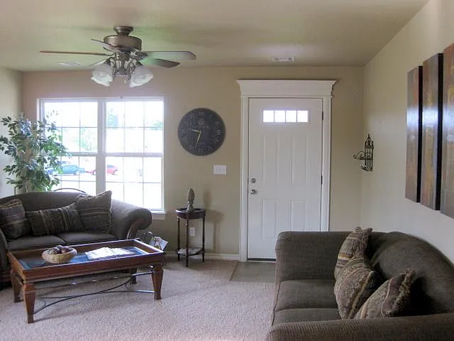 2502 Hunters Ct — Photo 2