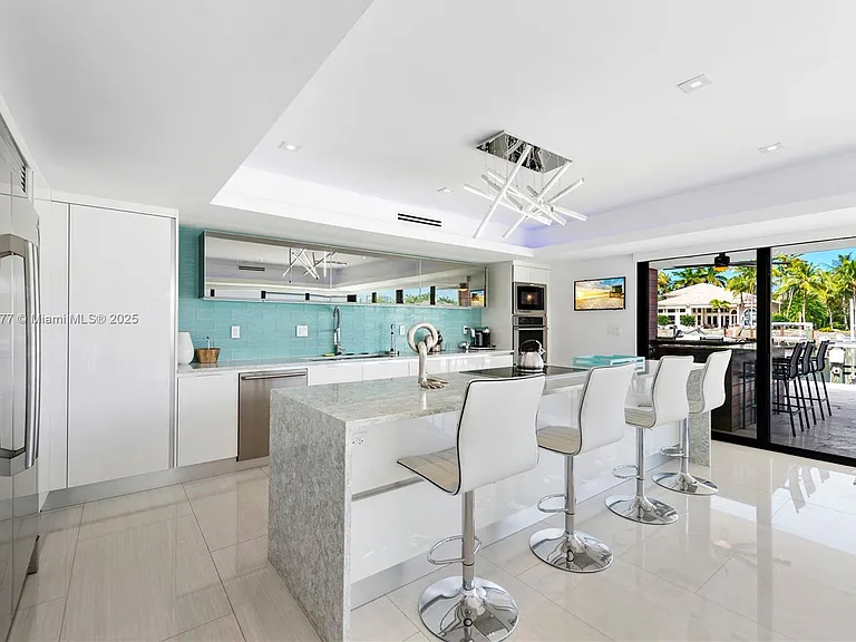 1025 Diplomat Pkwy — Photo 14
