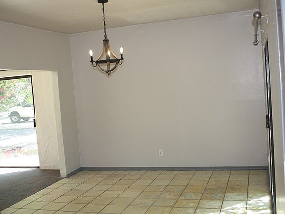 3rd image of 537B Sand Bend Dr