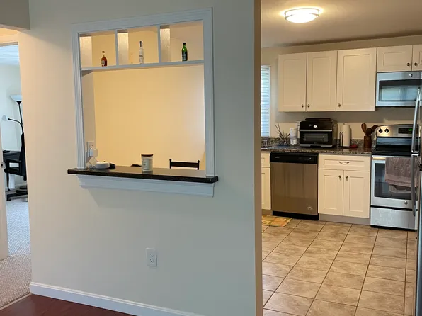 177 Crescent St, 177 Crescent St APT 8, Shrewsbury, MA 01545