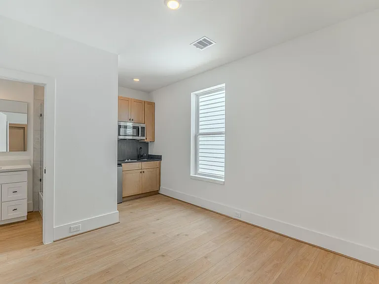 7605 Victory Reserve St — Photo 11
