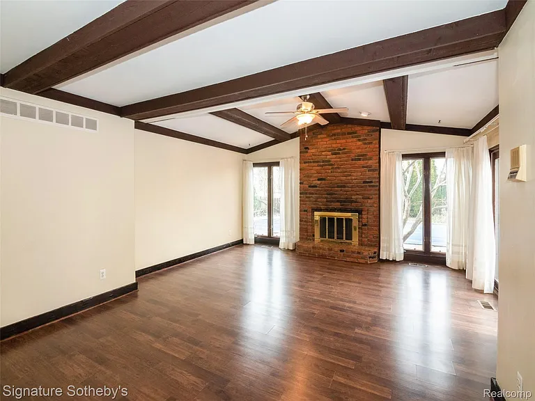 5105 Provincial Dr — Photo 6