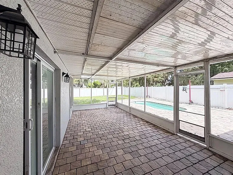 1817 Lori Ln W — Photo 10