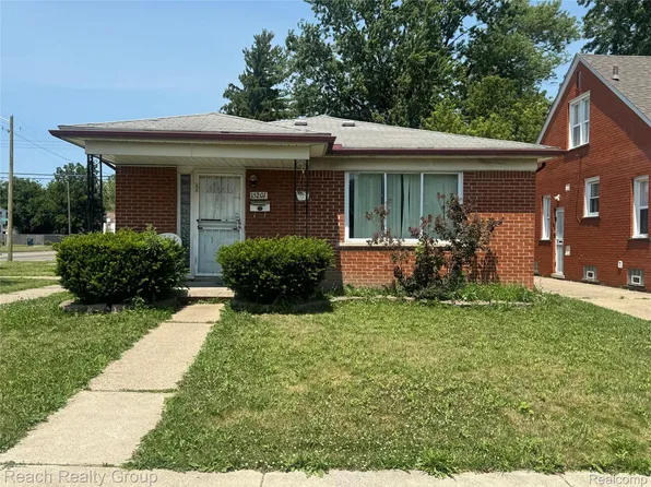 15201 Eastburn St, Detroit, MI 48205