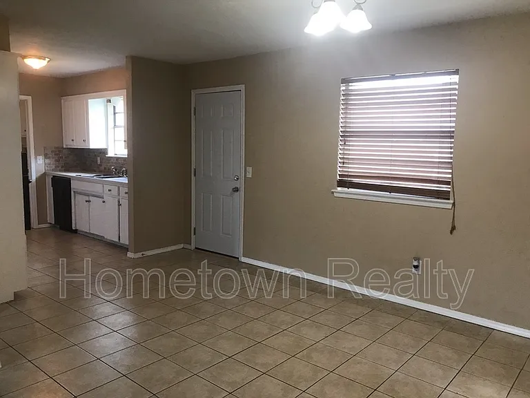 1013 Kelly Park Rd — Photo 9