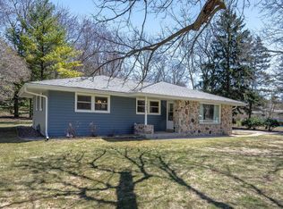 980 Michael Dr, Brookfield, WI 53045