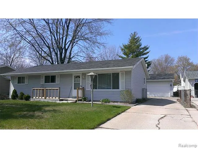 1437 Devonshire Ln photo 1